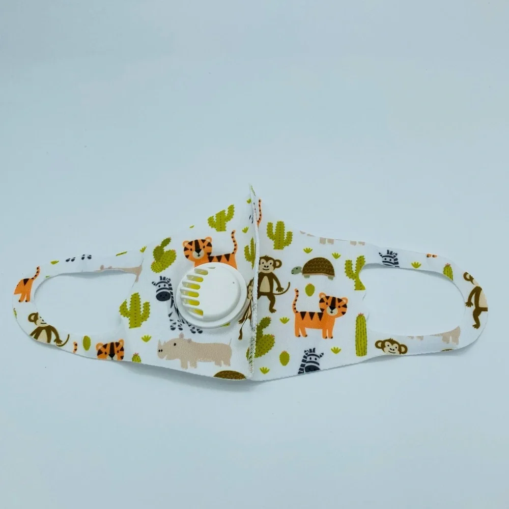 NWT ANIMAL PRINT CHILDREN FACE MASK WITH FILTER